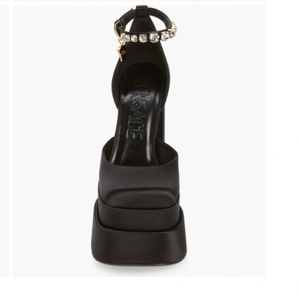 NIB $1475 Versace Medusa Platform in BLACK-VERSACE GOLD, size 11US / 41EU!